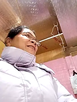 Snapshot of small-house123 chatting on 11-14-25, 02:10 small-house123 online show from 11-14-25, 02:10