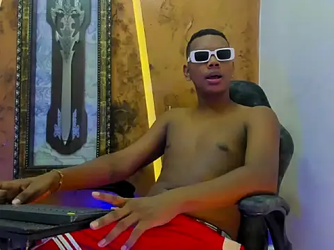 Snapshot of the_hot_boy0 chatting on 11-09-25, 12:25 the hot boy0 online show from 11-09-25, 12:25