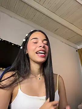 Snapshot of Milleradhara24 chatting on 11-25-25, 02:50 Milleradhara24 online show from 11-25-25, 02:50