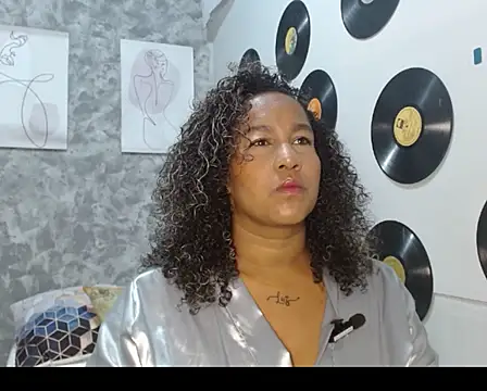 Snapshot of Ambar_foxy chatting on 11-14-25, 07:45 Ambar foxy online show from 11-14-25, 07:45