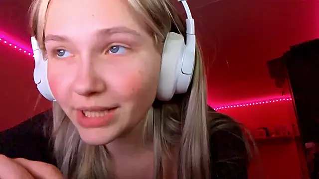 KarinRobertson online show from 12-17-25, 04:24