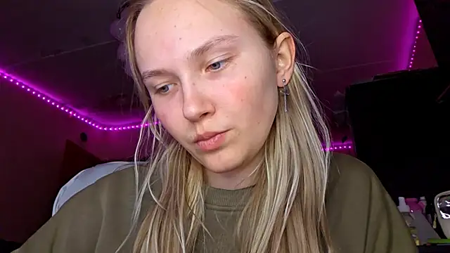 Snapshot of KarinRobertson chatting on 02-01-26, 05:11 KarinRobertson online show from 02-01-26, 05:11