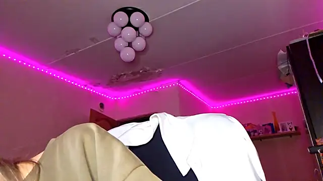 Snapshot of KarinRobertson chatting on 02-05-26, 05:06 KarinRobertson online show from 02-05-26, 05:06