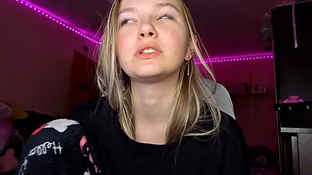 Snapshot of KarinRobertson chatting on 02-09-26, 05:28 KarinRobertson online show from 02-09-26, 05:28