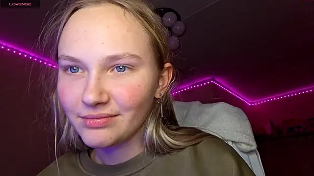 Snapshot of KarinRobertson chatting on 02-13-26, 04:03 KarinRobertson online show from 02-13-26, 04:03