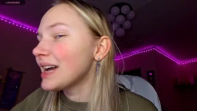 Snapshot of KarinRobertson chatting on 02-15-26, 04:03 KarinRobertson online show from 02-15-26, 04:03