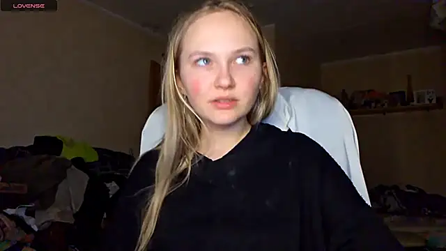 Snapshot of KarinRobertson chatting on 02-18-26, 04:14 KarinRobertson online show from 02-18-26, 04:14