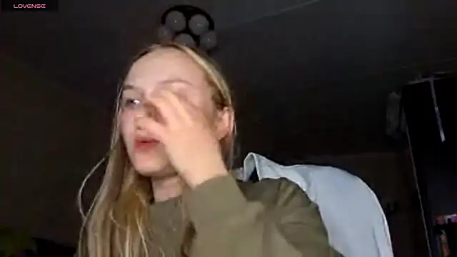 Snapshot of KarinRobertson chatting on 02-19-26, 04:58 KarinRobertson online show from 02-19-26, 04:58