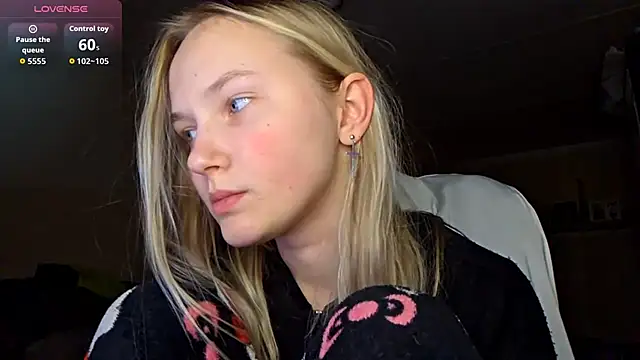 Snapshot of KarinRobertson chatting on 02-20-26, 04:07 KarinRobertson online show from 02-20-26, 04:07