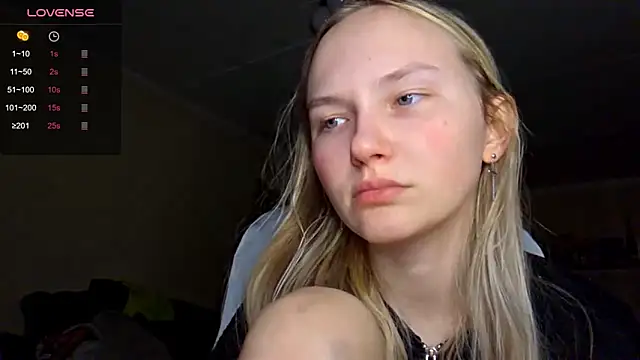 Snapshot of KarinRobertson chatting on 02-22-26, 04:27 KarinRobertson online show from 02-22-26, 04:27