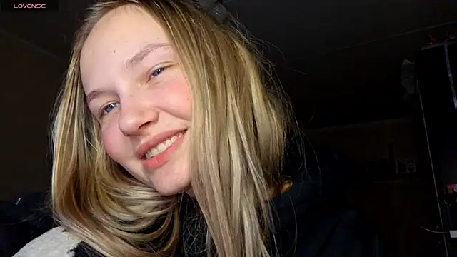 Snapshot of KarinRobertson chatting on 02-26-26, 04:39 KarinRobertson online show from 02-26-26, 04:39