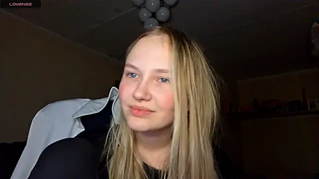 Snapshot of KarinRobertson chatting on 02-27-26, 04:07 KarinRobertson online show from 02-27-26, 04:07