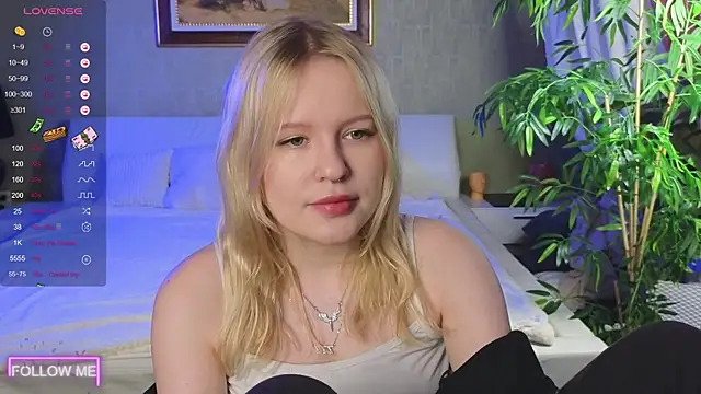 Mila wxw online show from 12-20-25, 01:18