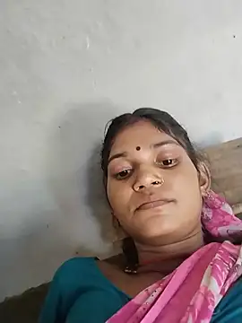 Snapshot of Jooli_cuty chatting on 07-17-26, 03:35 Jooli cuty online show from 07-17-26, 03:35