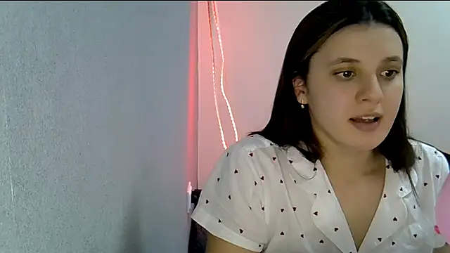 Snapshot of KiraHoney chatting on 02-13-26, 09:55 KiraHoney online show from 02-13-26, 09:55