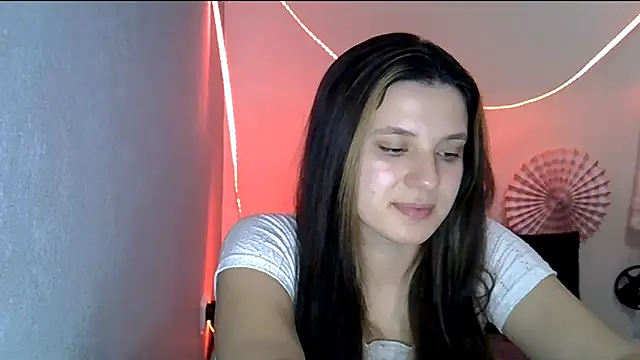 Snapshot of KiraHoney chatting on 02-19-26, 07:32 KiraHoney online show from 02-19-26, 07:32