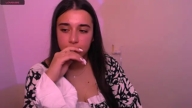 Snapshot of AlinaDoll_ chatting on 11-04-25, 10:14 AlinaDoll online show from 11-04-25, 10:14