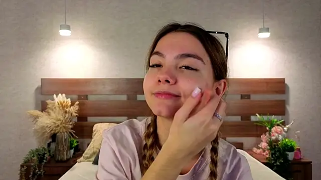 Snapshot of MargieDavidson chatting on 02-02-26, 08:35 MargieDavidson online show from 02-02-26, 08:35