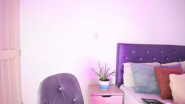 BryanaSmiths online show from 11-30-25, 10:25