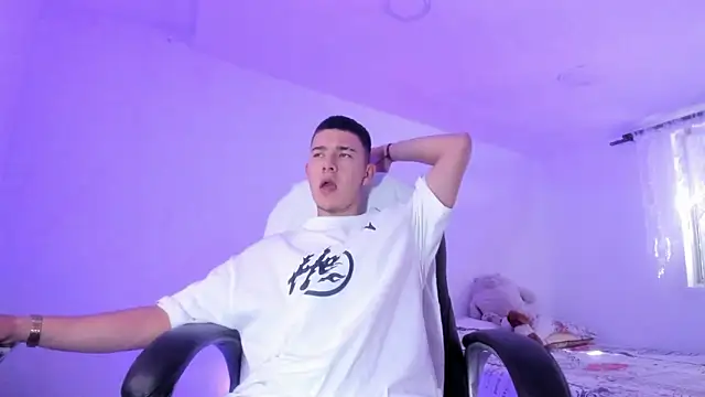 Aleck Boy online show from 01-06-26, 07:06