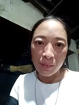 Snapshot of oanh-oanhbay chatting on 11-05-25, 11:10 oanh-oanhbay online show from 11-05-25, 11:10