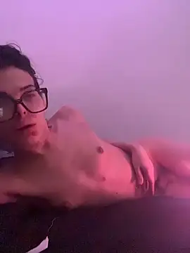 Snapshot of zowi101 chatting on 12-16-25, 04:28 zowi101 online show from 12-16-25, 04:28