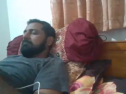 Snapshot of RubyEntity chatting on 11-13-25, 07:24 RubyEntity online show from 11-13-25, 07:24