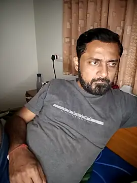 Snapshot of RubyEntity chatting on 12-14-25, 02:22 RubyEntity online show from 12-14-25, 02:22