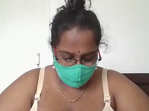 Snapshot of hootypriya chatting on 11-05-25, 08:47 hootypriya online show from 11-05-25, 08:47