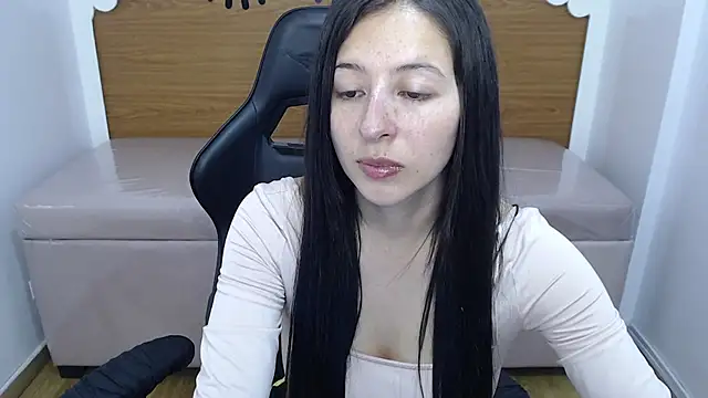 scarlett percy t online show from 11-17-25, 07:52