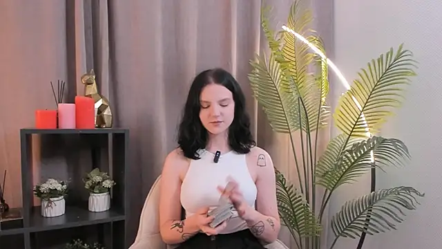 Snapshot of LatinaHuguenin chatting on 11-08-25, 02:17 LatinaHuguenin online show from 11-08-25, 02:17