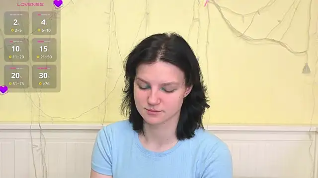 LatinaHuguenin online show from 12-15-25, 07:01