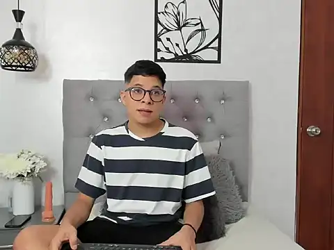 LucaDave 1 online show from 11-11-25, 06:19