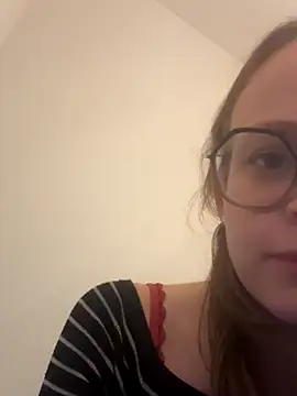 Snapshot of YoungNoraa chatting on 11-05-25, 04:51 YoungNoraa online show from 11-05-25, 04:51