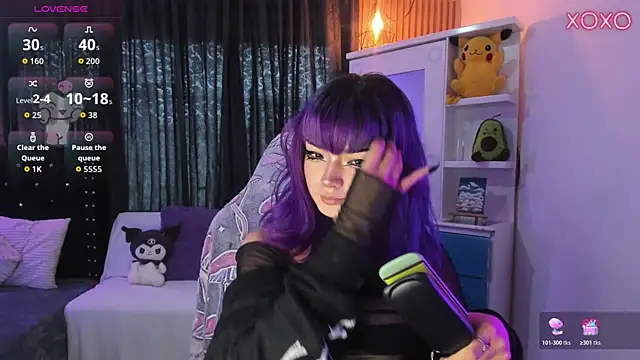 Snapshot of ravencollen chatting on 02-14-26, 05:32 ravencollen online show from 02-14-26, 05:32