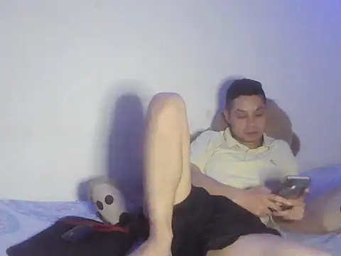 Snapshot of Elgladeador chatting on 11-11-25, 05:13 Elgladeador online show from 11-11-25, 05:13