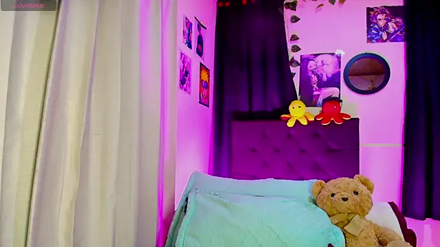 Snapshot of Ashley_21 chatting on 02-27-26, 12:54 Ashley 21 online show from 02-27-26, 12:54