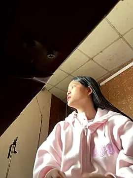 Snapshot of Beolulu chatting on 01-17-26, 04:28 Beolulu online show from 01-17-26, 04:28