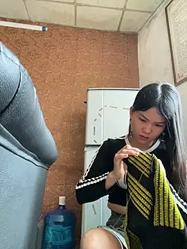 Snapshot of Beolulu chatting on 02-05-26, 04:39 Beolulu online show from 02-05-26, 04:39