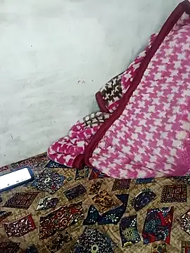 V HOT CUTE online show from 12-17-25, 04:57