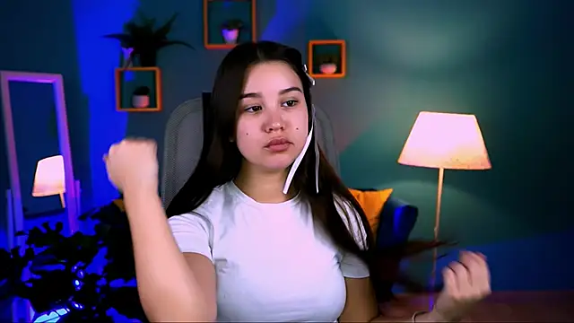 AnnaGarcias  online show from 11-12-25, 08:59