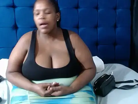 Snapshot of StunningChunky chatting on 11-08-25, 05:01 StunningChunky online show from 11-08-25, 05:01