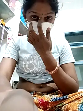 Snapshot of V_HOT_SEXY chatting on 11-13-25, 11:20 V HOT SEXY online show from 11-13-25, 11:20