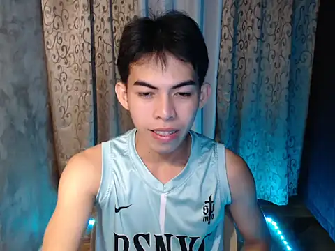 Urhotsilverboy online show from 12-19-25, 02:13