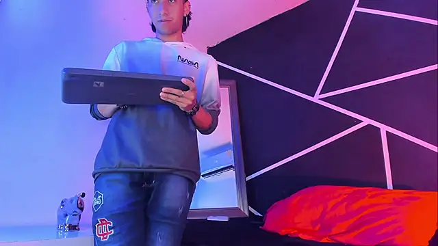 Austin Santos  online show from 11-07-25, 12:16