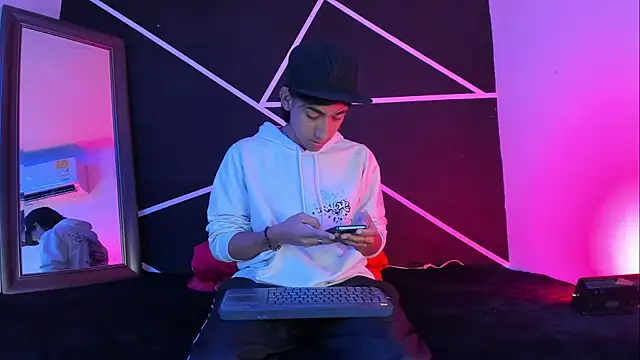 Austin Santos  online show from 11-08-25, 12:27