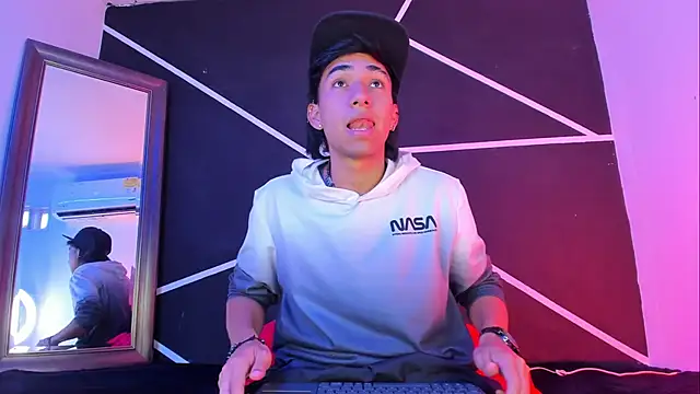 Austin Santos  online show from 11-10-25, 01:10