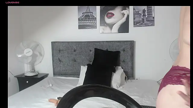 Snapshot of SweetSurrender69 chatting on 11-09-25, 04:00 SweetSurrender69 online show from 11-09-25, 04:00