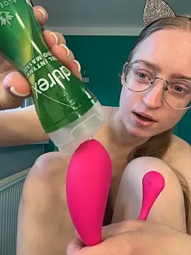 Snapshot of EveLunny chatting on 06-17-26, 07:11 EveLunny online show from 06-17-26, 07:11