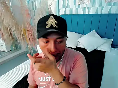 Snapshot of sebastian_cruz_ chatting on 11-09-25, 01:48 sebastian cruz online show from 11-09-25, 01:48